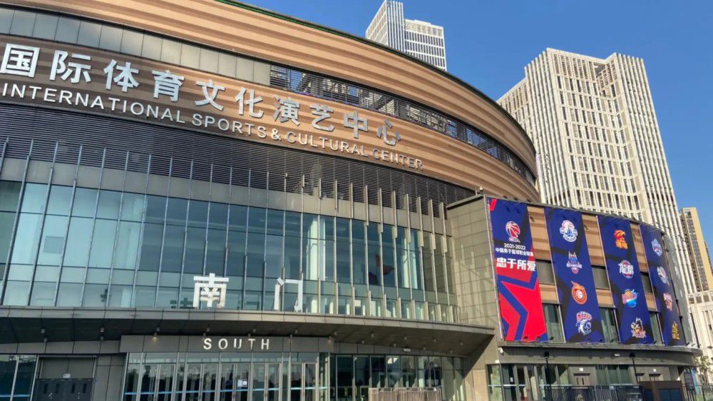 他大概率会戴上队长袖标，负责球队的中场进攻组织。